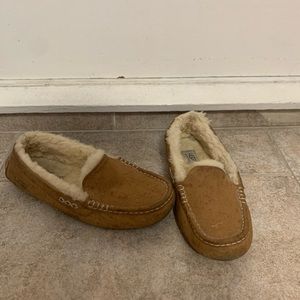 Ugg shoes/slippers